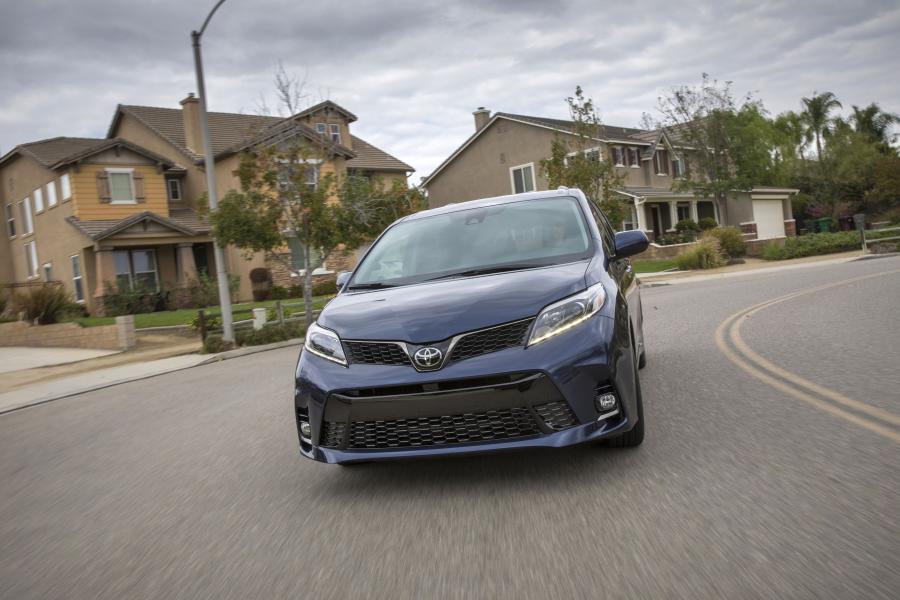  Toyota Sienna SE (XL30) 2017 года  (фото 22 из 34)
